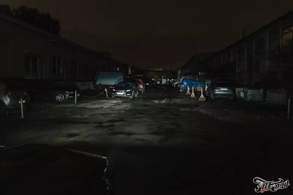 Установили на Dodge Challenger SRT Hellcat bi-led модули. Хороший свет — это важно!